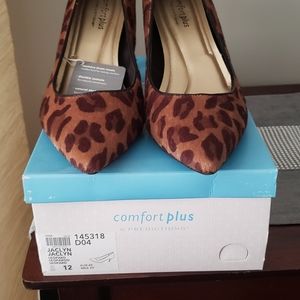 Predictions Size 12 Animal print heels
